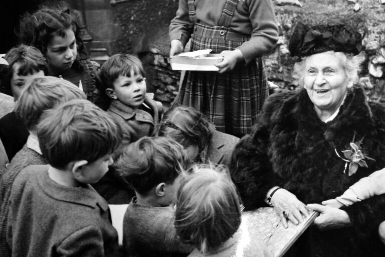 maria montessori children 01 (1)