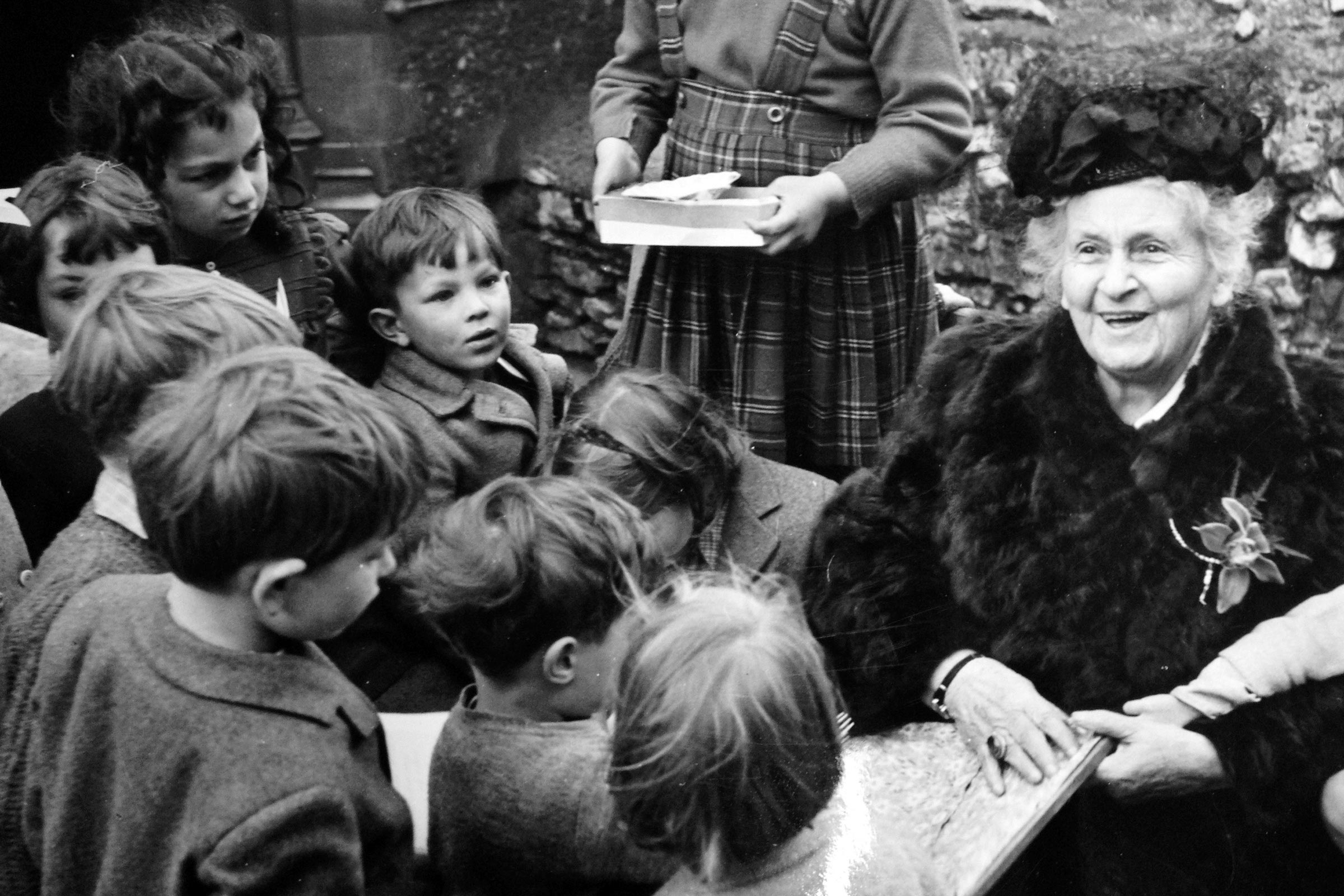 maria montessori children 01 (1)